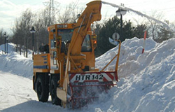 安全装置付きロータリー除雪車